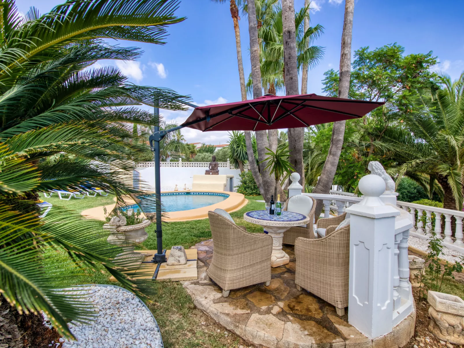 Villa Jolanda-Outside