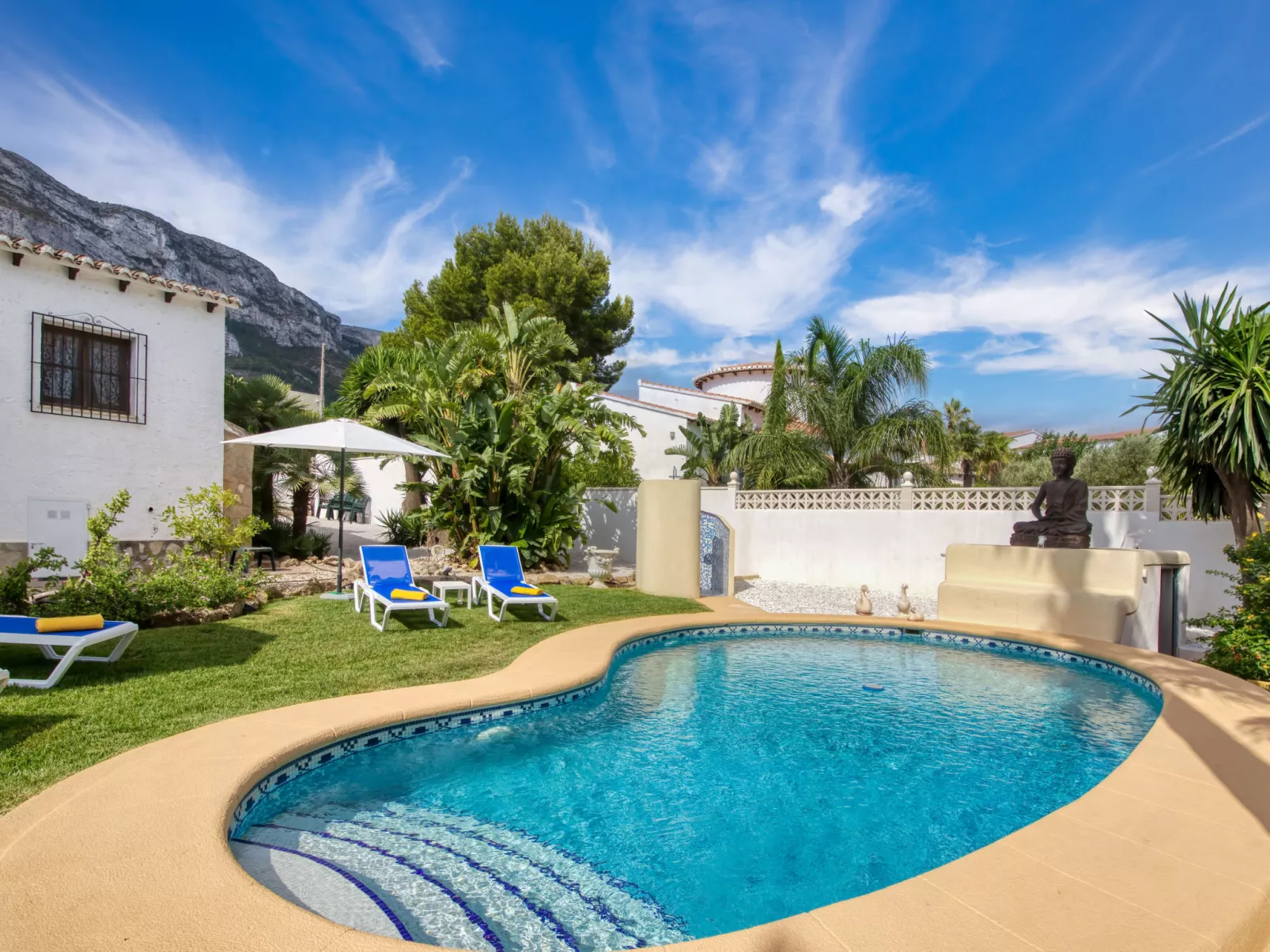 Villa Jolanda-Outside