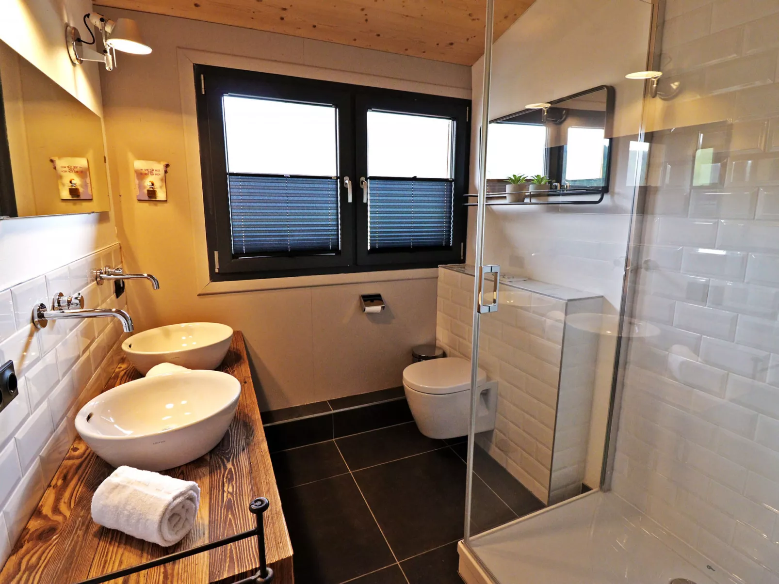 Superior #11 IR-Sauna&Sprudelwanne-Inside