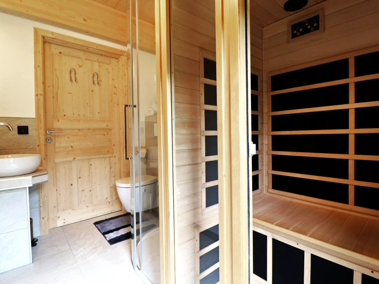 Superior #2 mit IR-Sauna & Sprudelbad-Inside
