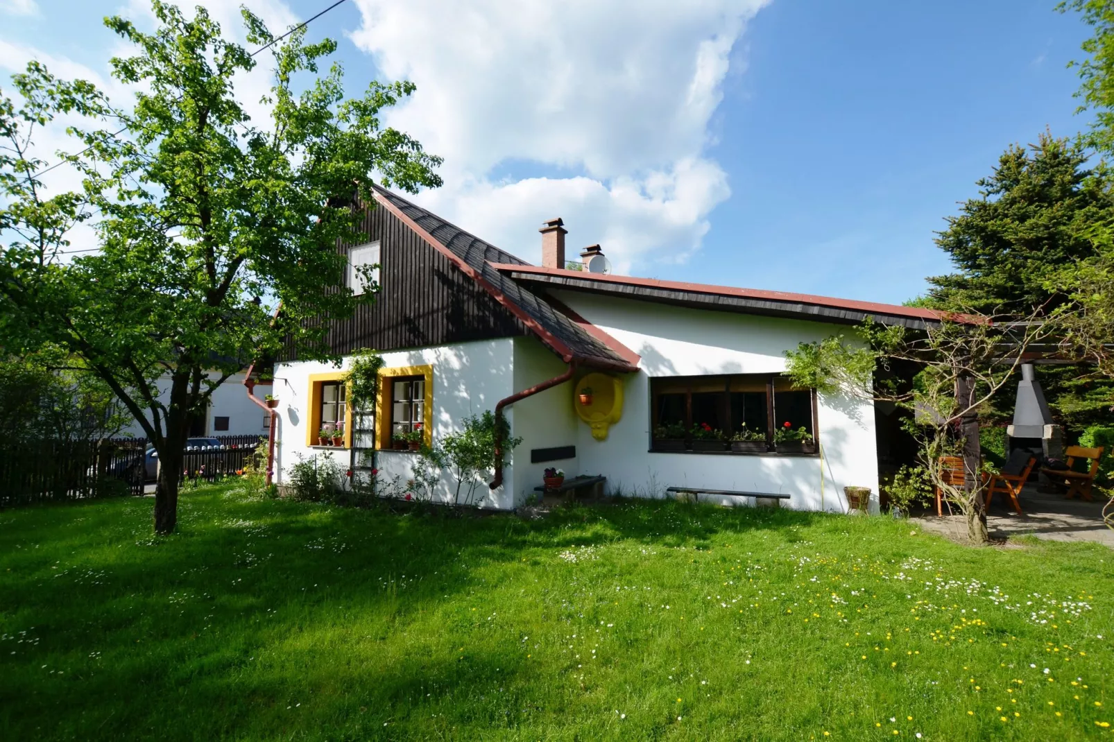 Jablon-Exterior summer