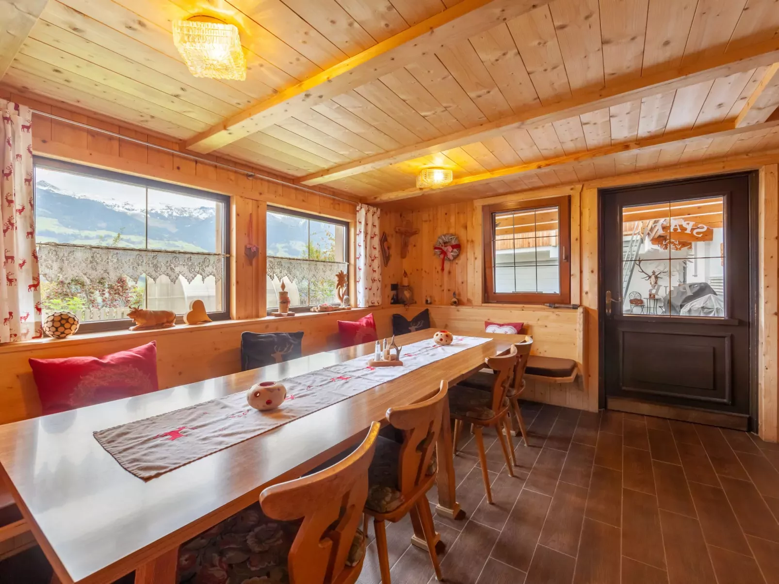 Chalet Spatn-Inside