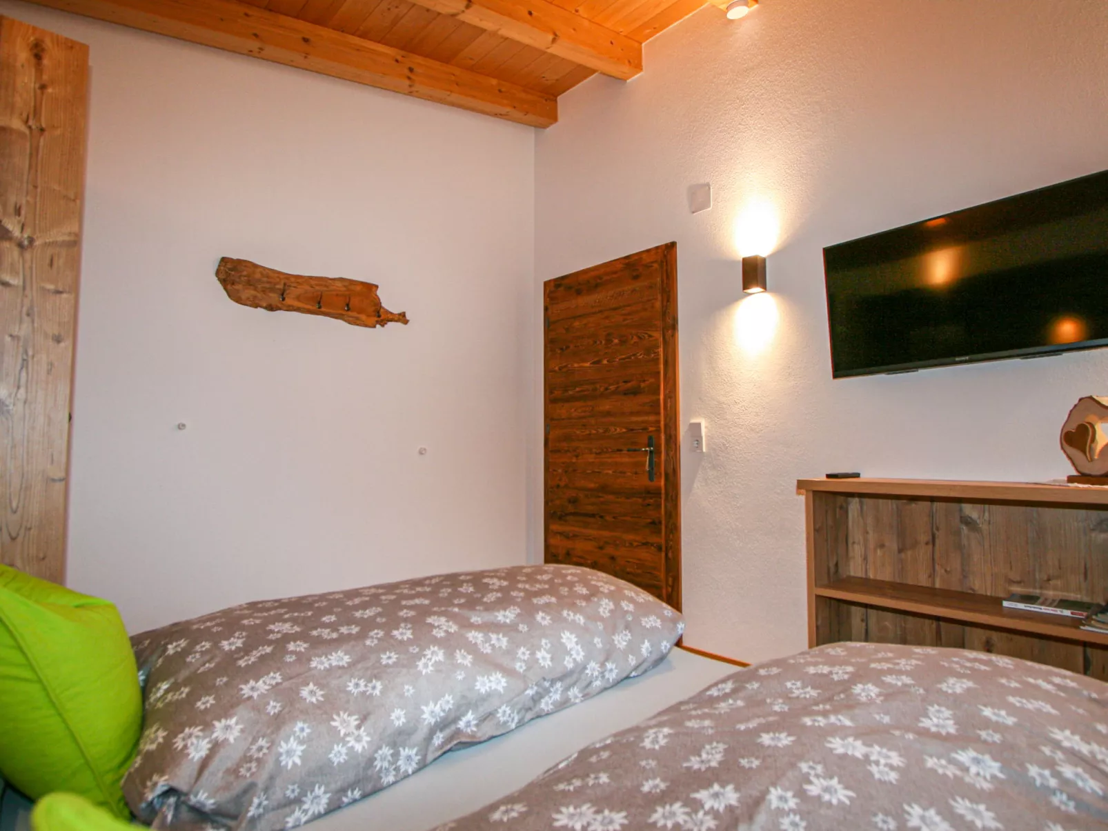Chalet Spatn-Inside