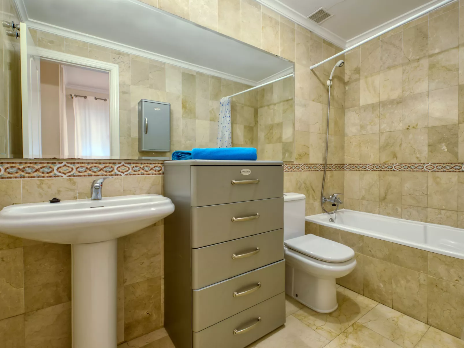 Bahia Blanca-Inside