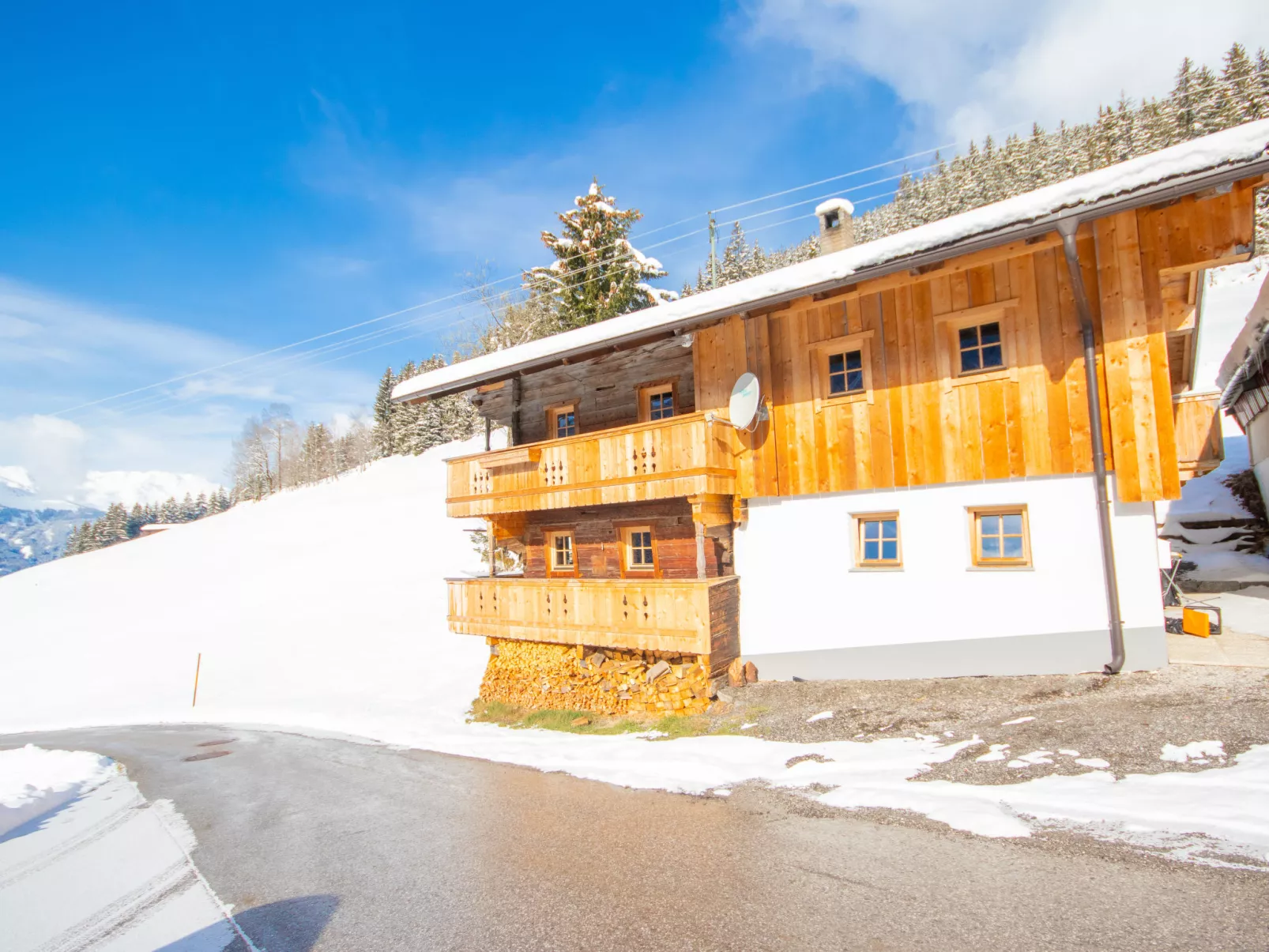 Alm Chalet-Outside