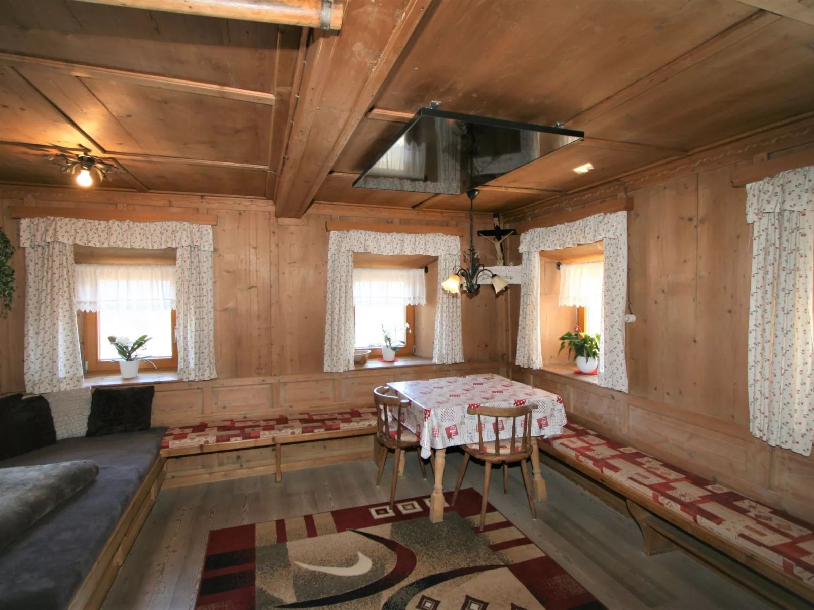 Lamplberg-Inside