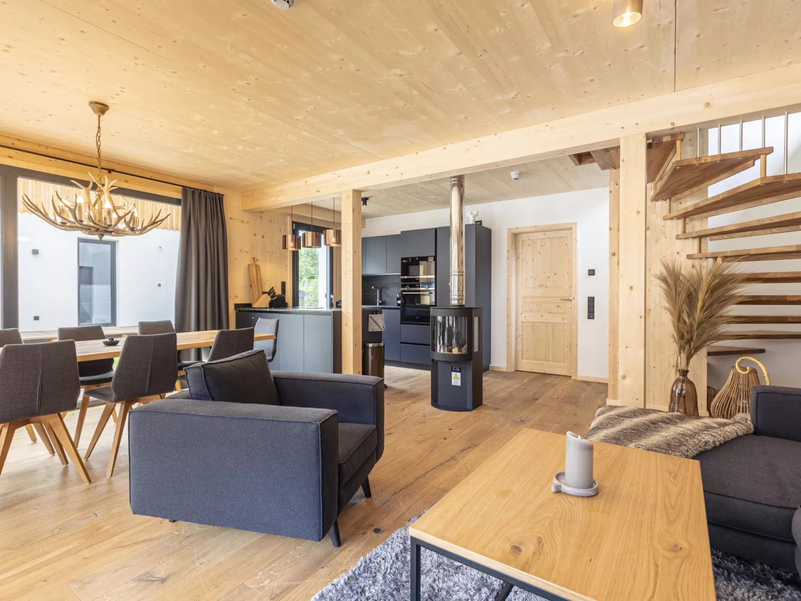 Mit 4 Schlafzimmern mit Sauna & Kamin-Inside