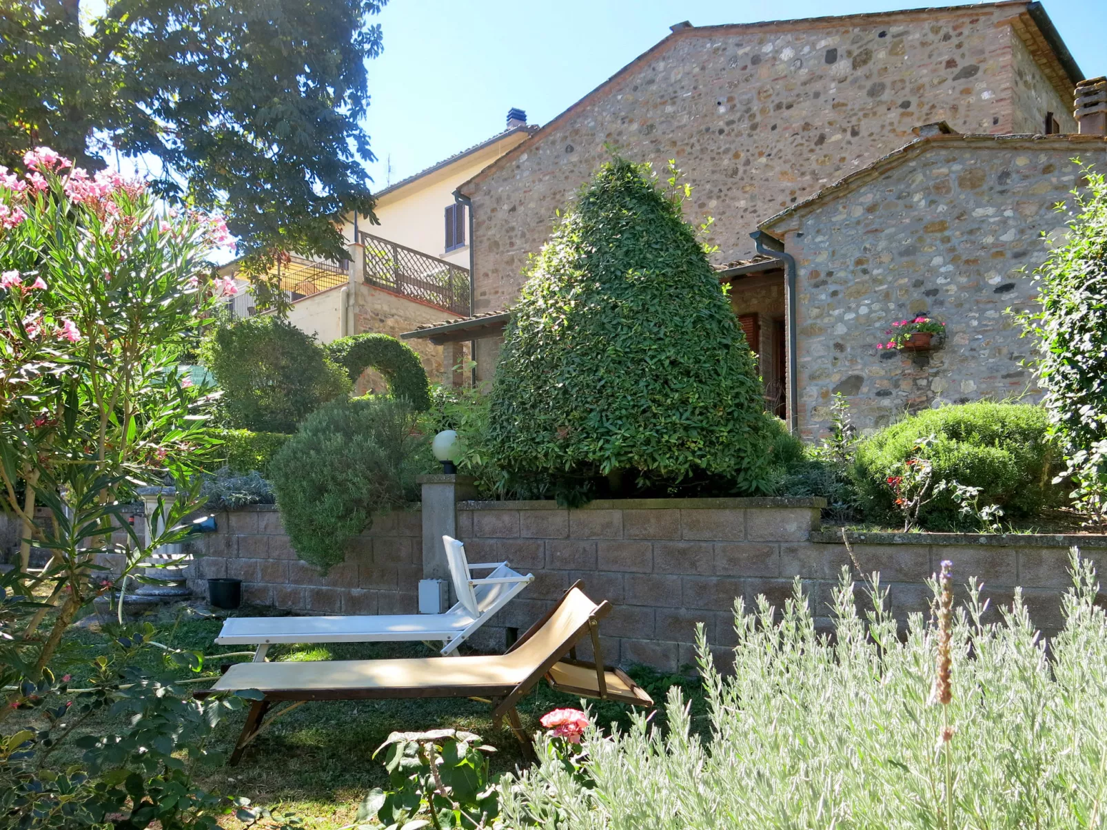 Castagni I (OCT100)-Outside