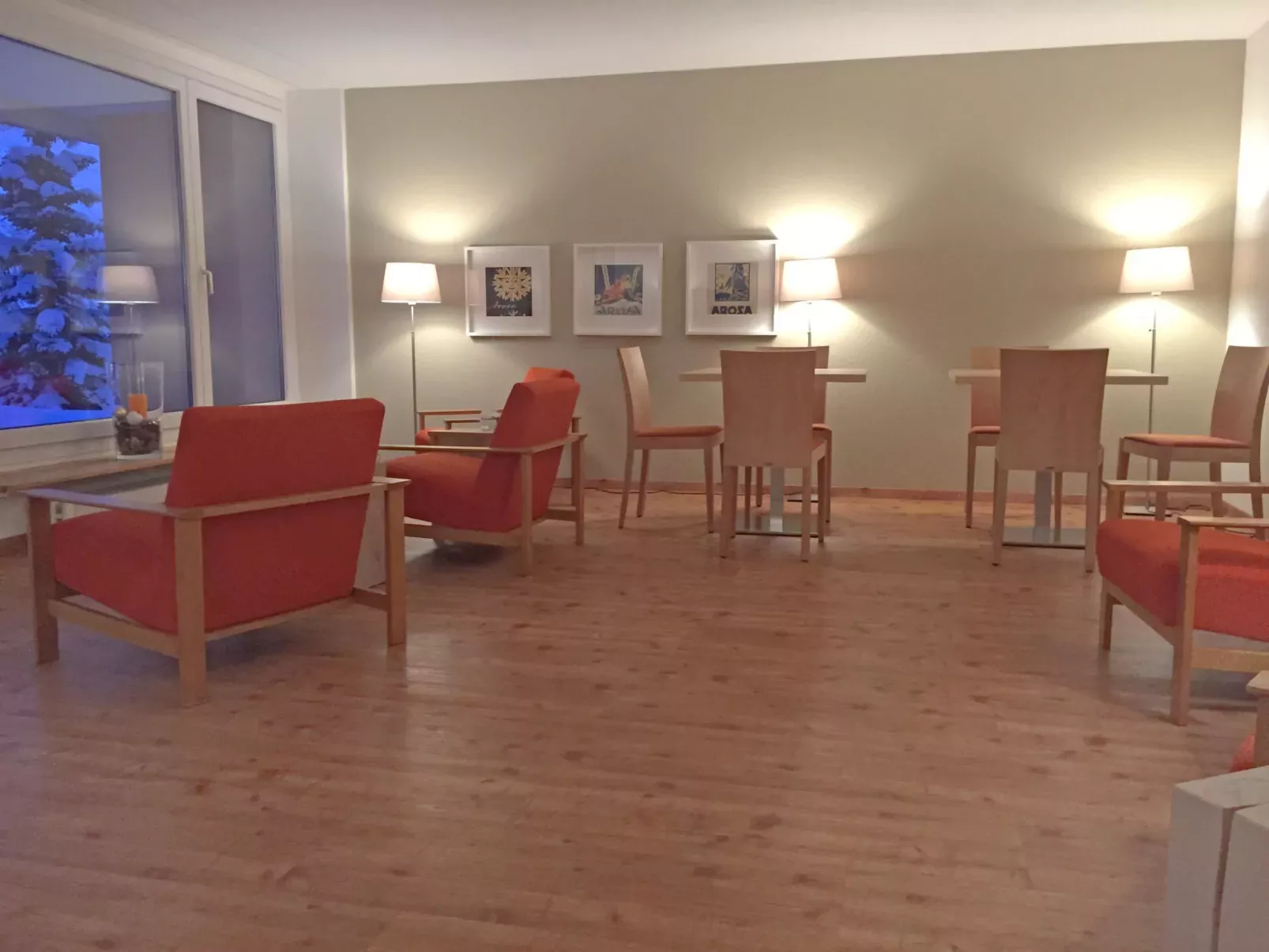 Promenade (Utoring)-Inside