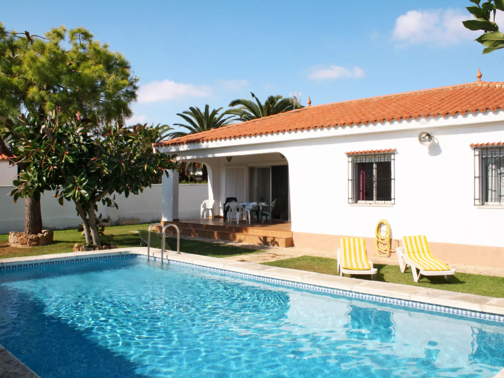 Villa Lolin-Outside