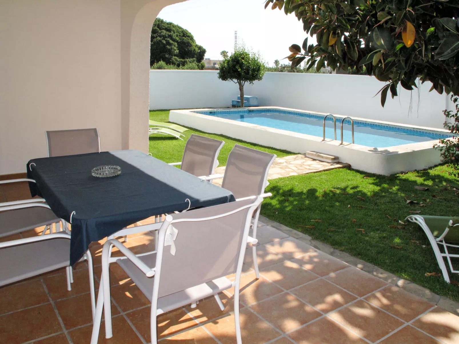 Villa Lolin-Outside