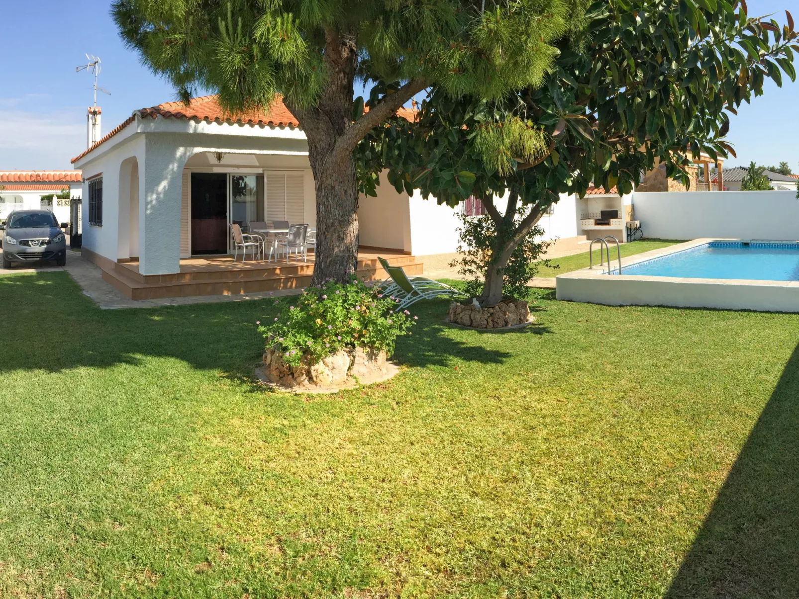 Villa Lolin-Outside