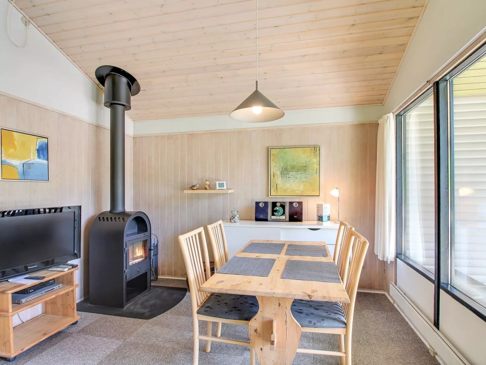 "Borghild" - 1.5km from the sea-Inside