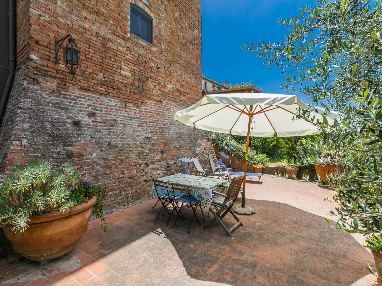 Torre di Meo-Outside