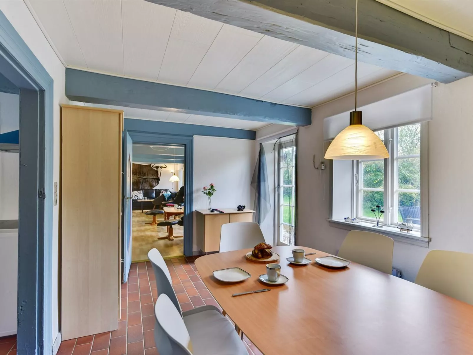 "Syra" - 20km from the sea-Drinnen