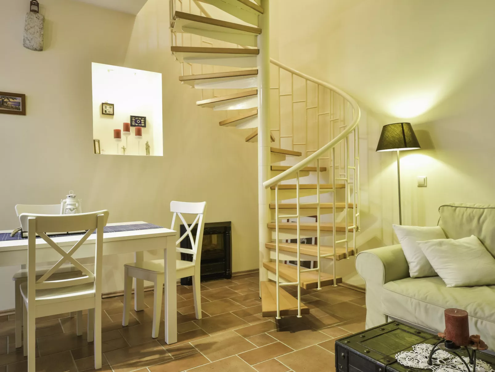 Mali dvori-Inside
