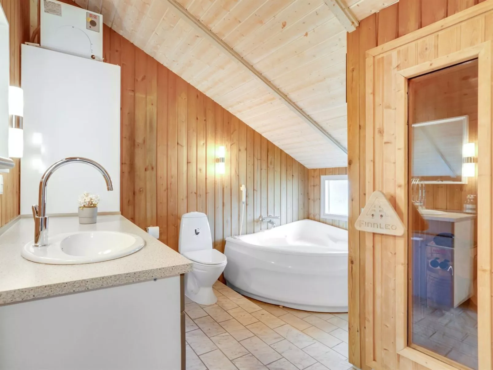 "Hithin" - 800m from the sea-Inside