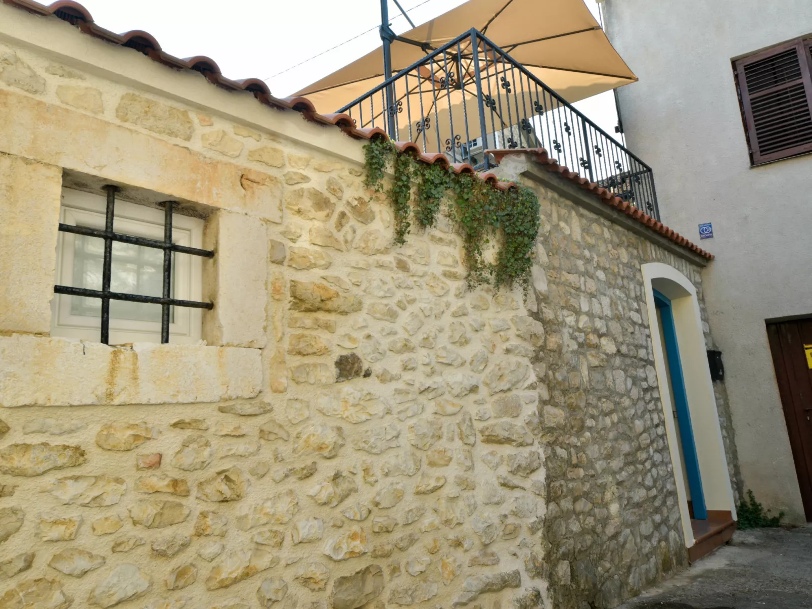 Mali dvori-Outside
