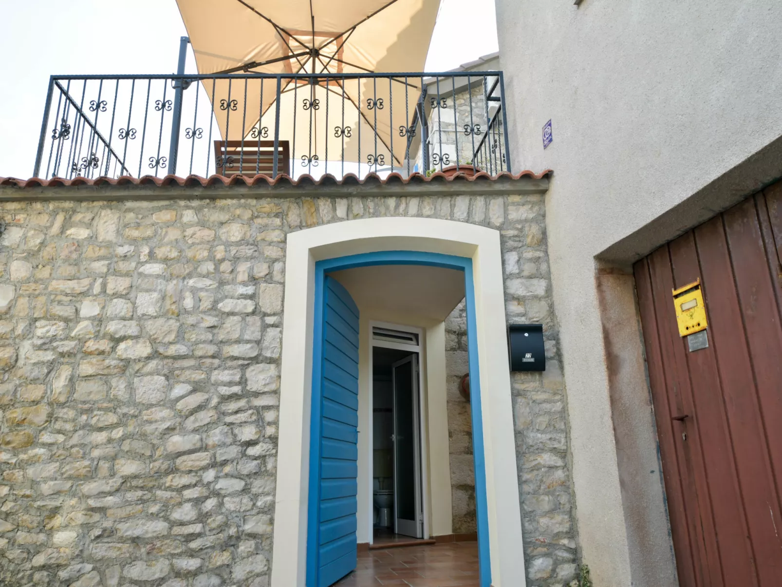 Mali dvori-Outside