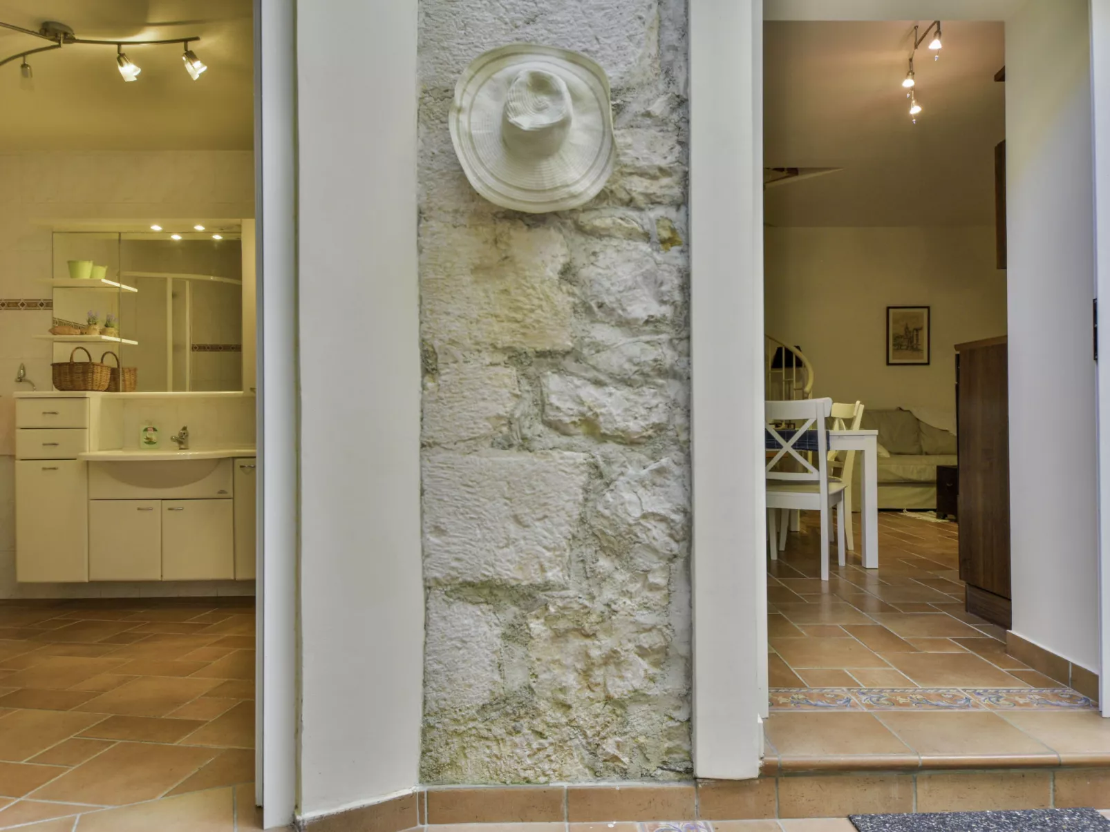 Mali dvori-Inside