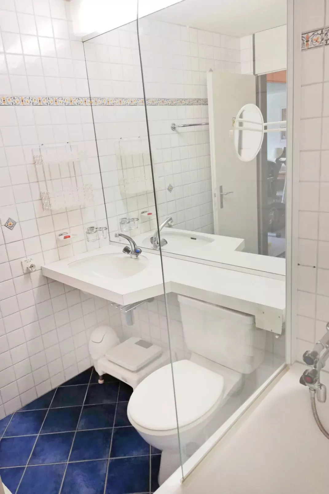 Apt B 032-Inside