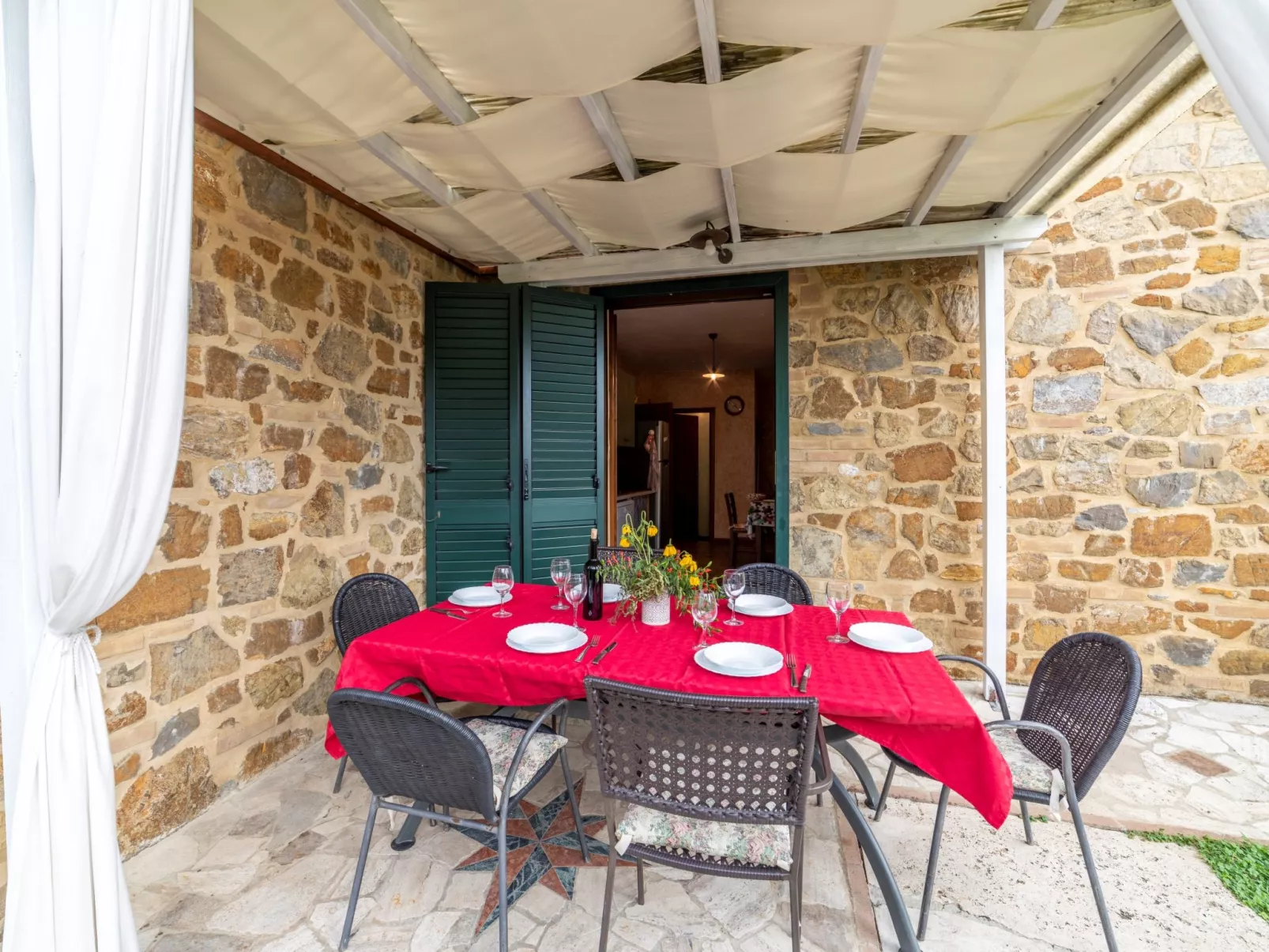 Rustico Cavernoso-Outside