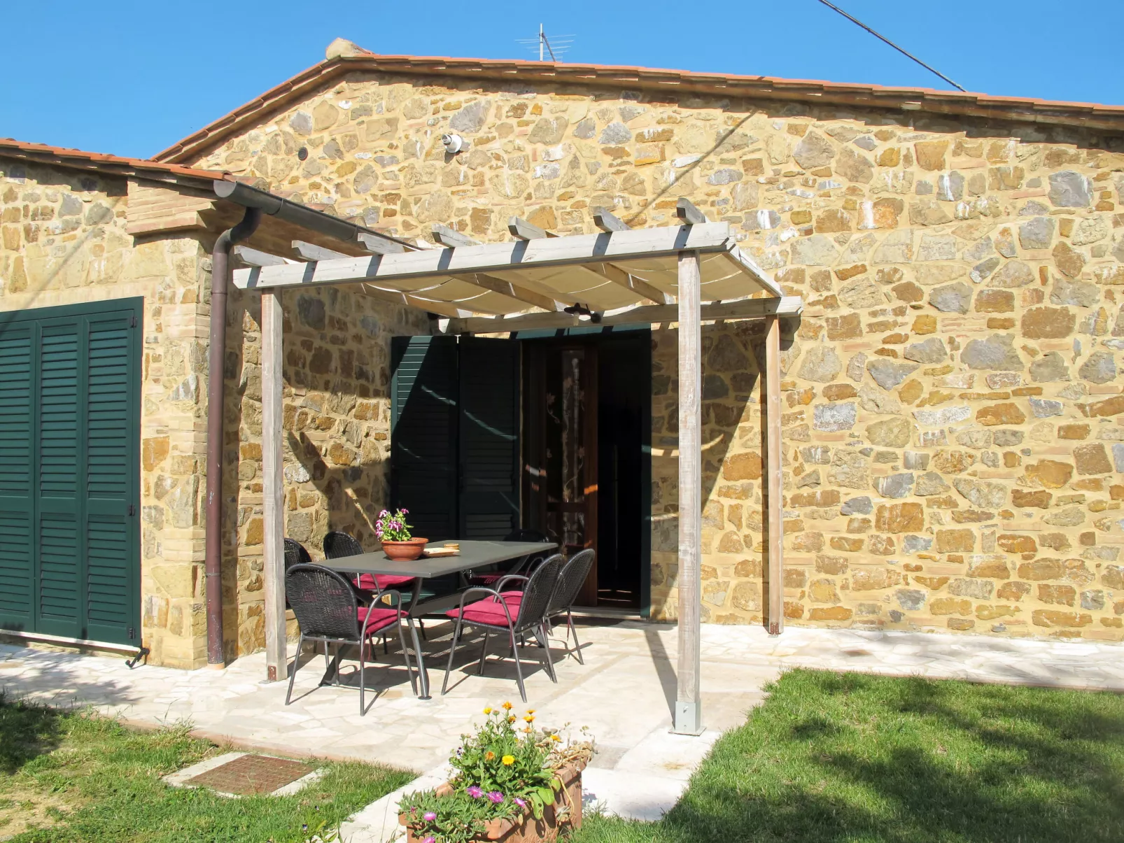 Rustico Cavernoso-Outside