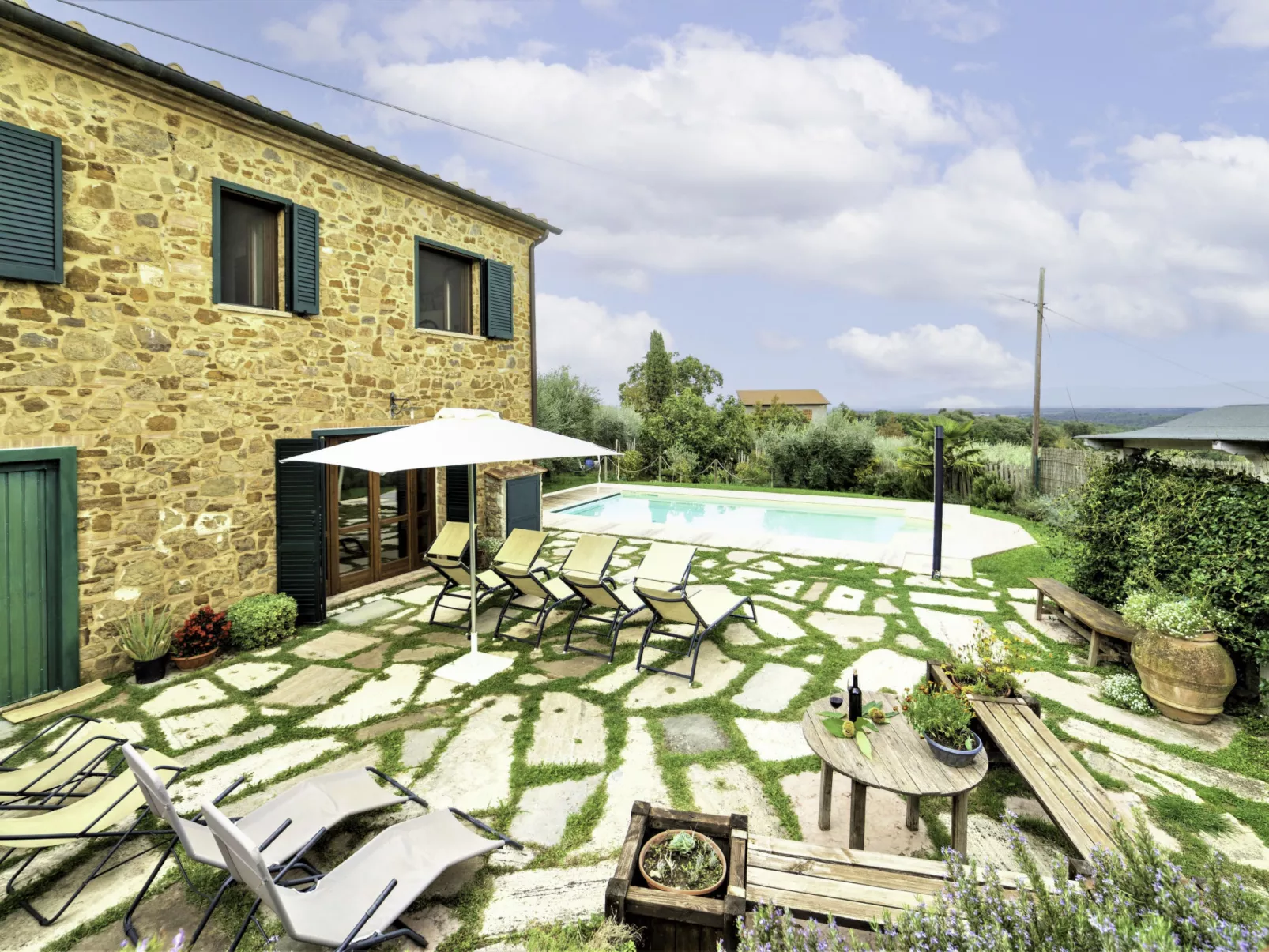 Rustico Cavernoso-Outside