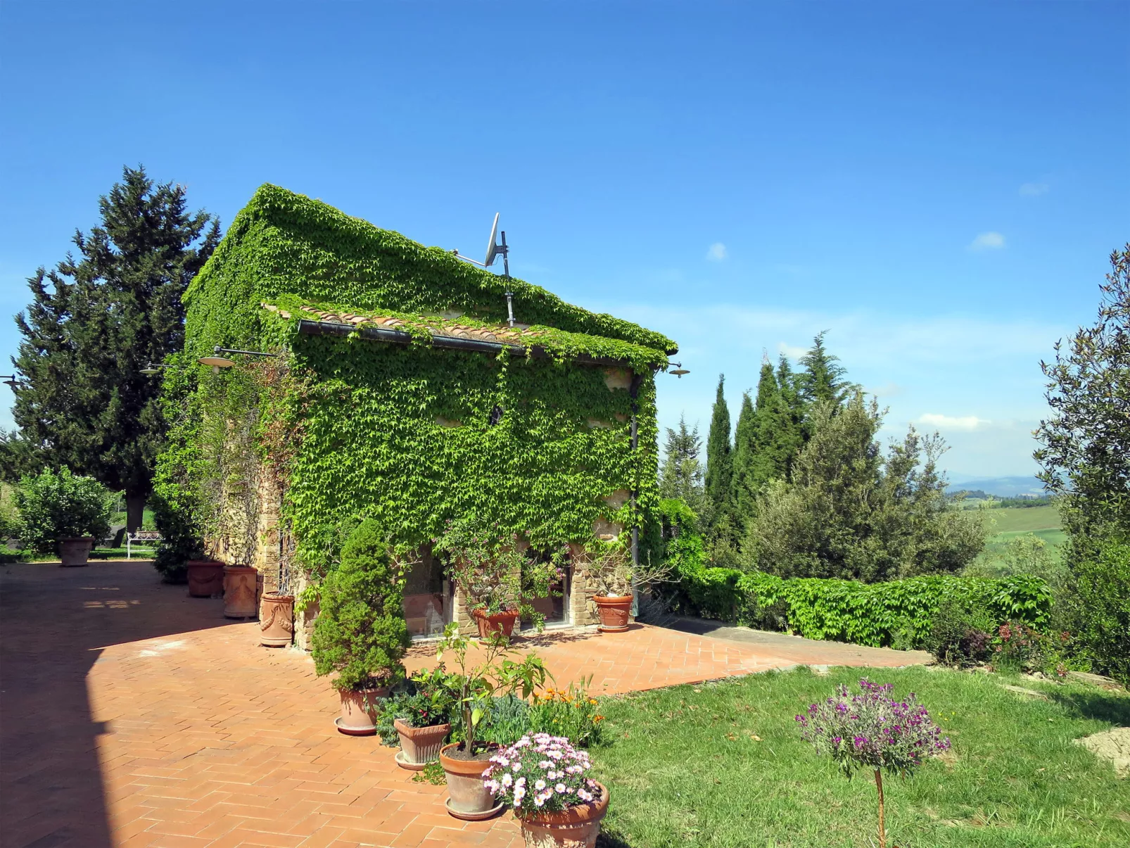 Santa Enerichetta-Outside