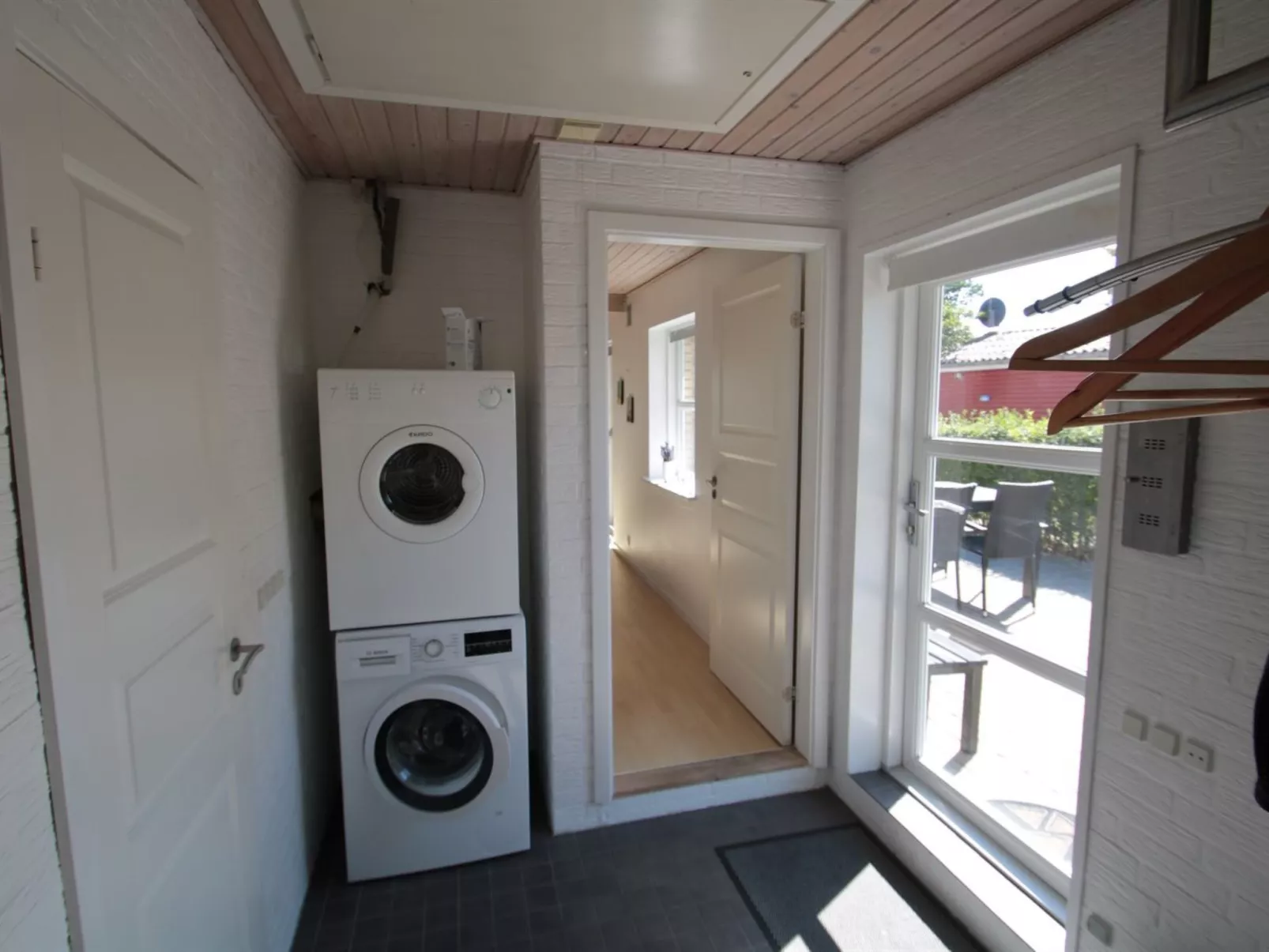 "Skak" - 100m from the sea-Inside