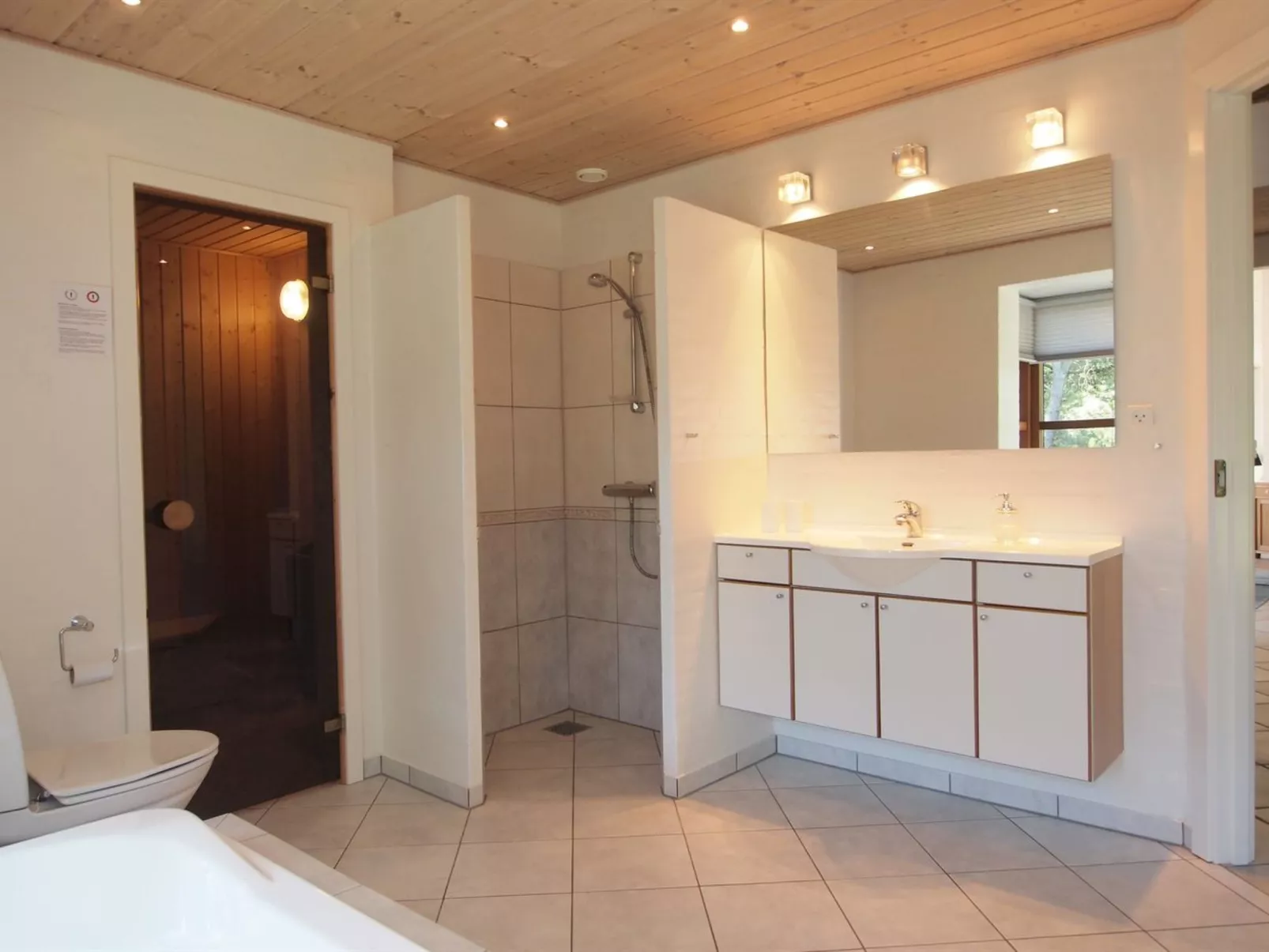 "Thormar" - 1.5km from the sea-Inside