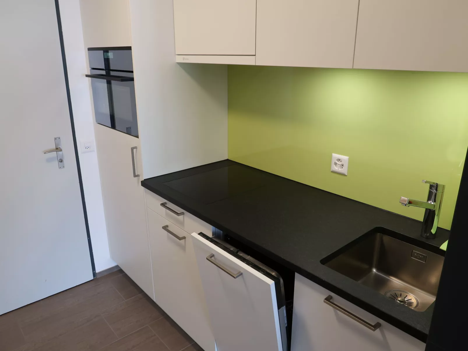 Apt B 053
