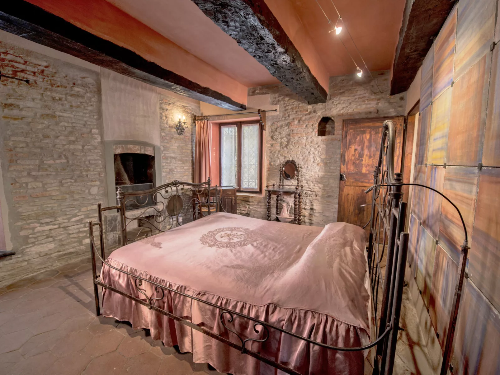 Borgo del Riondino-Inside