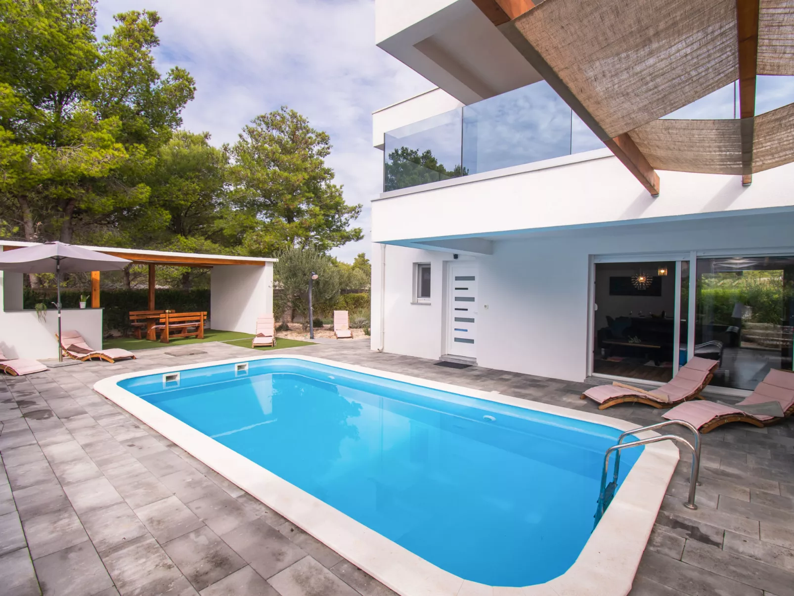 Villa Franko-Outside