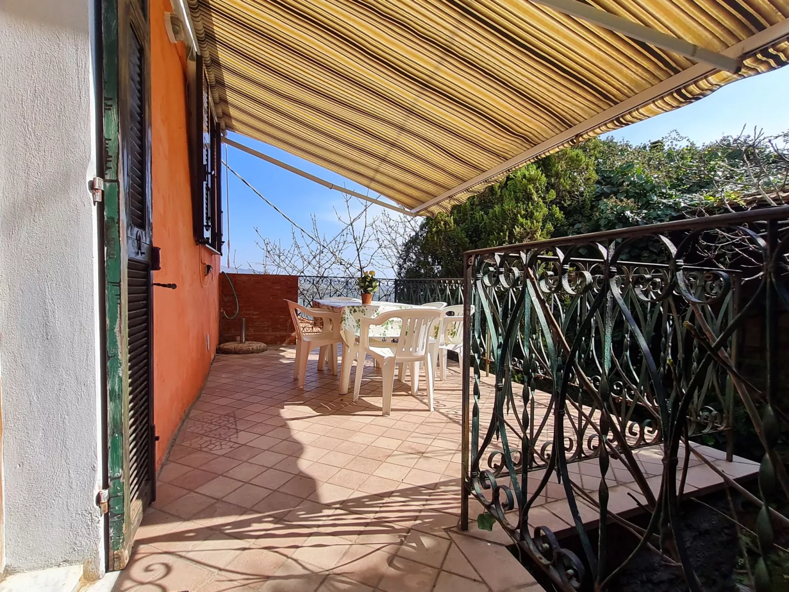 Agnese (DOL235)-Outside