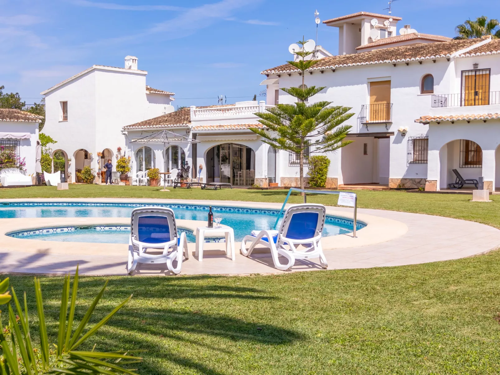 Pueblo Andaluz-Outside