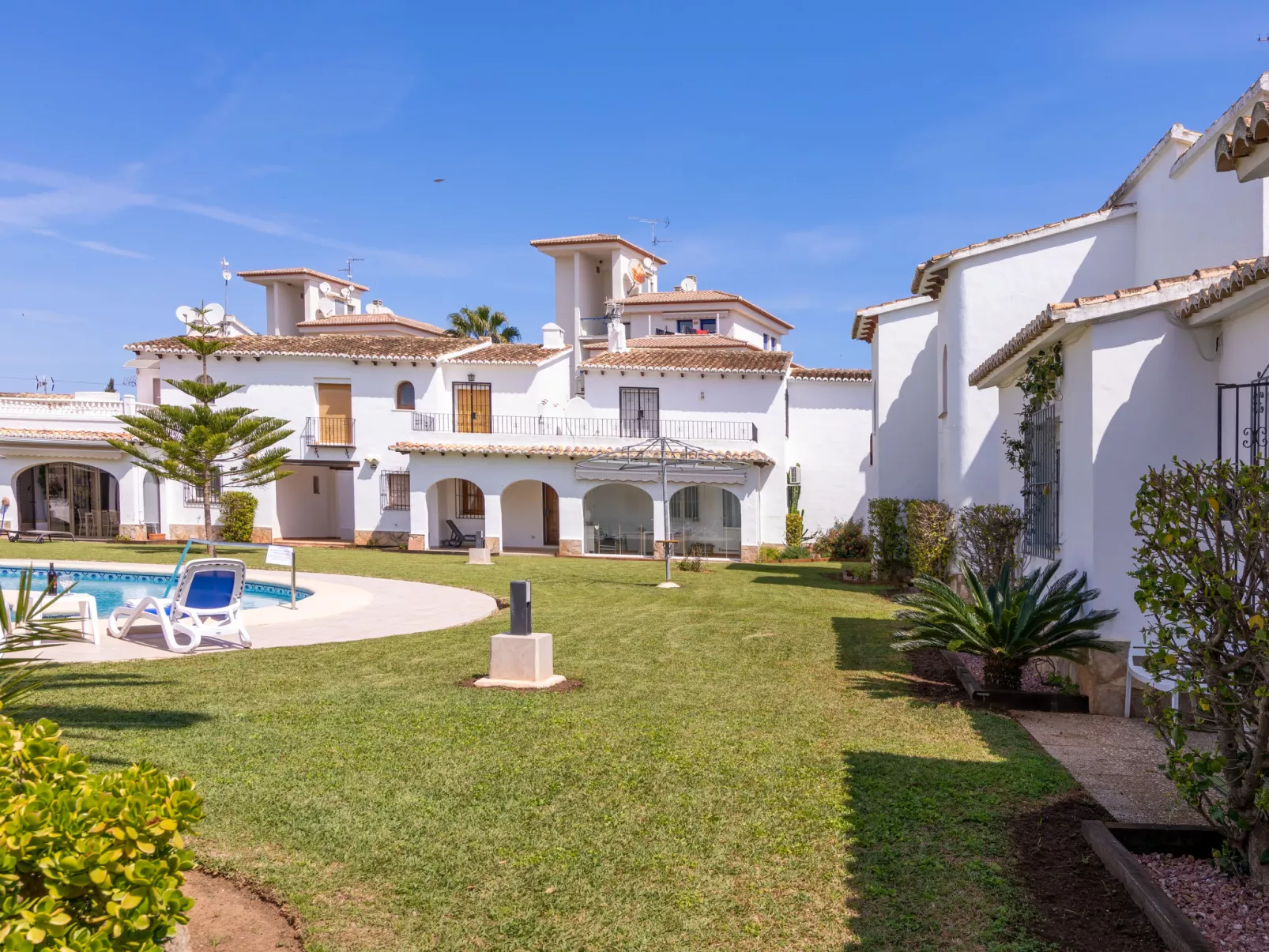 Pueblo Andaluz-Outside