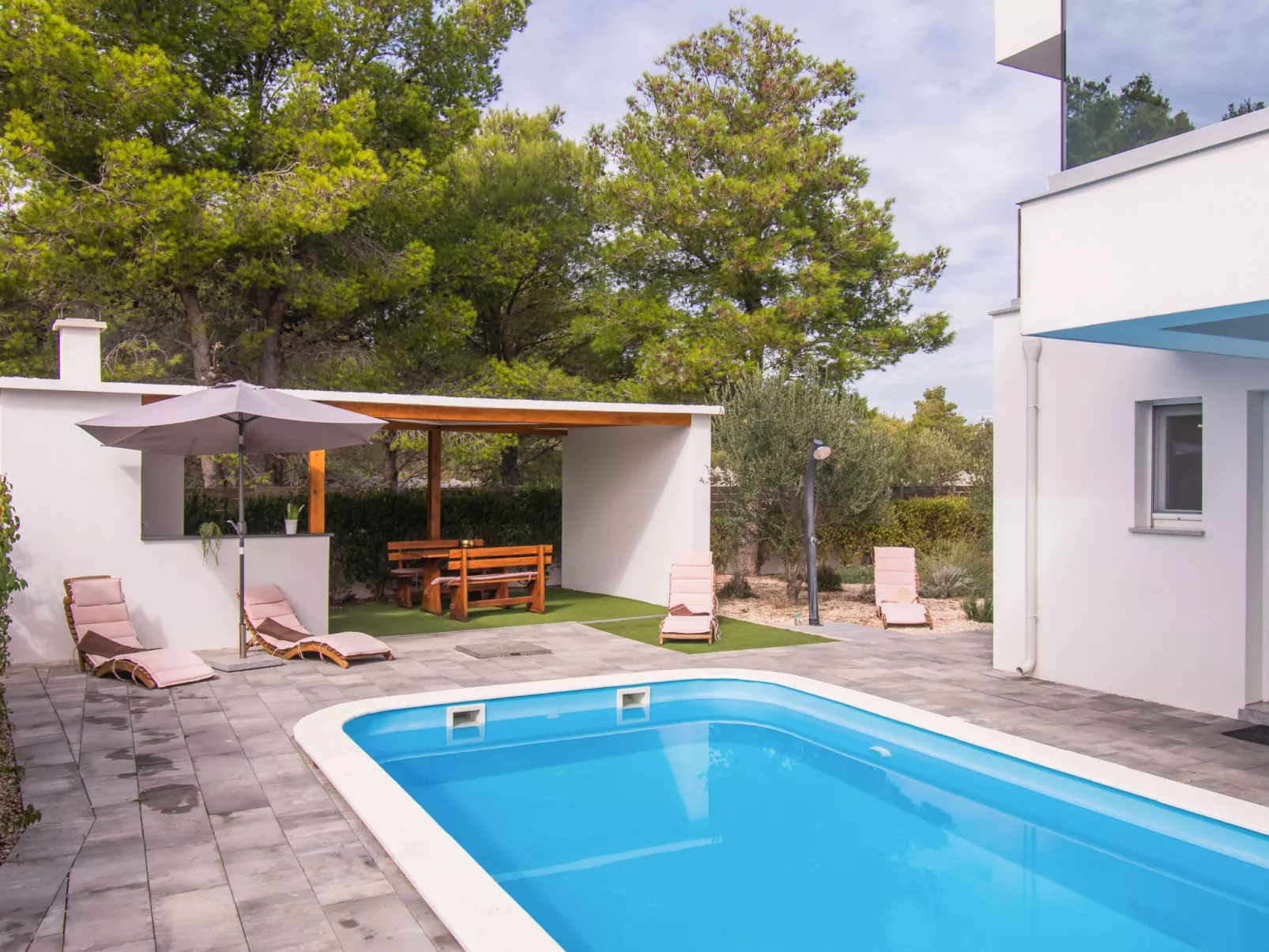 Villa Franko-Outside