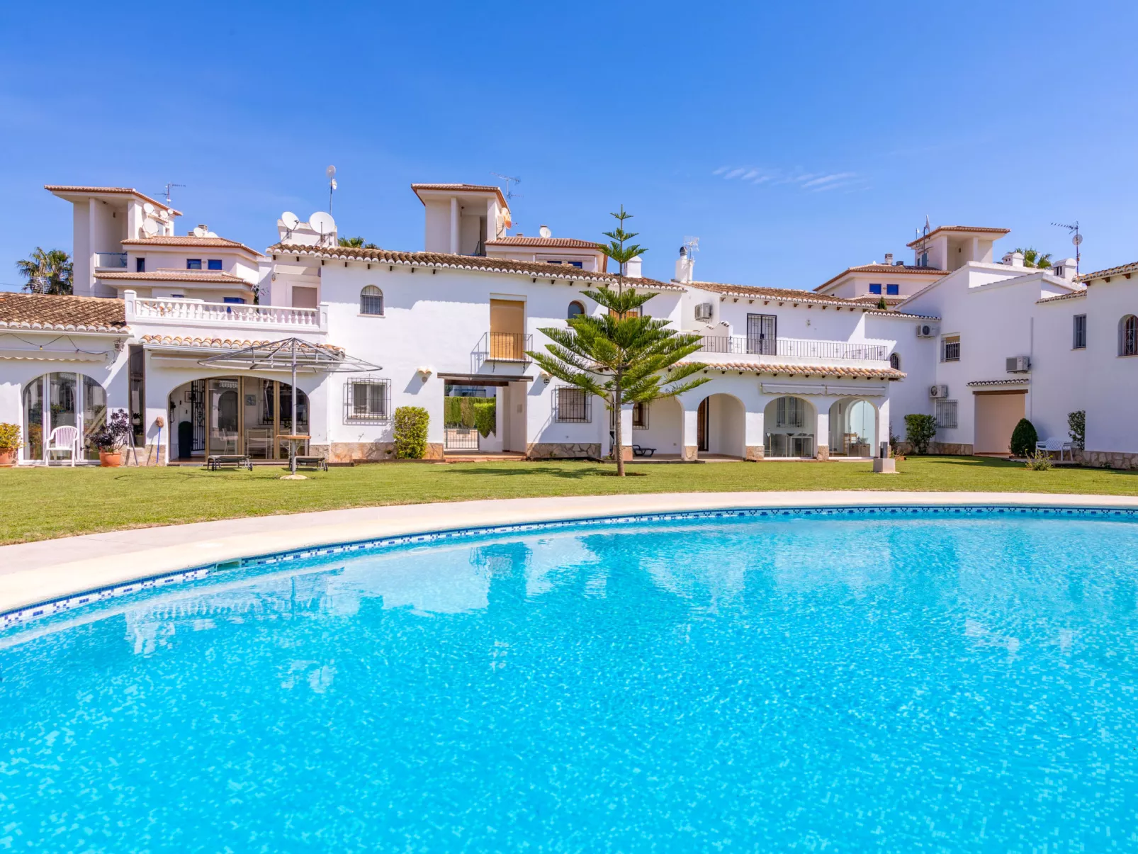 Pueblo Andaluz-Outside