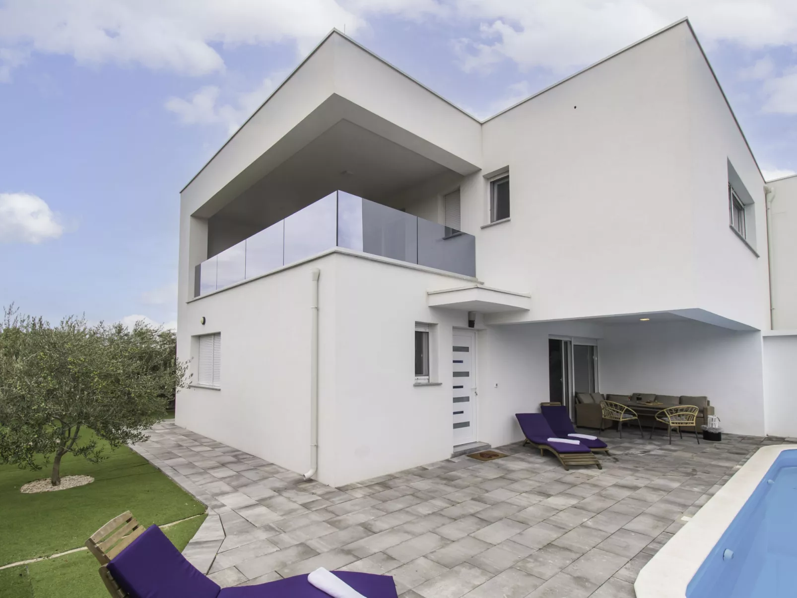 Villa Loreta-Outside