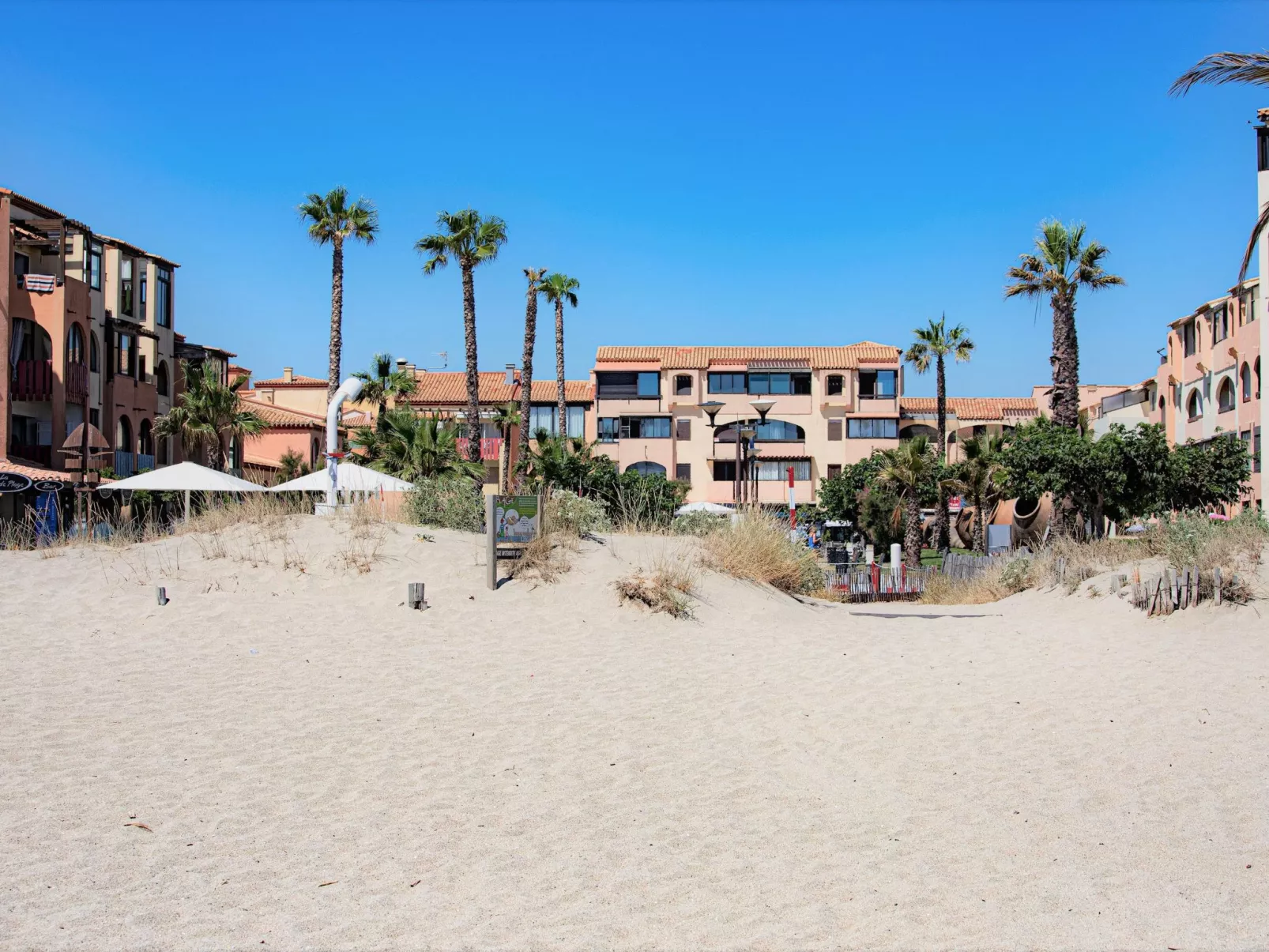 Front de Mer-Outside