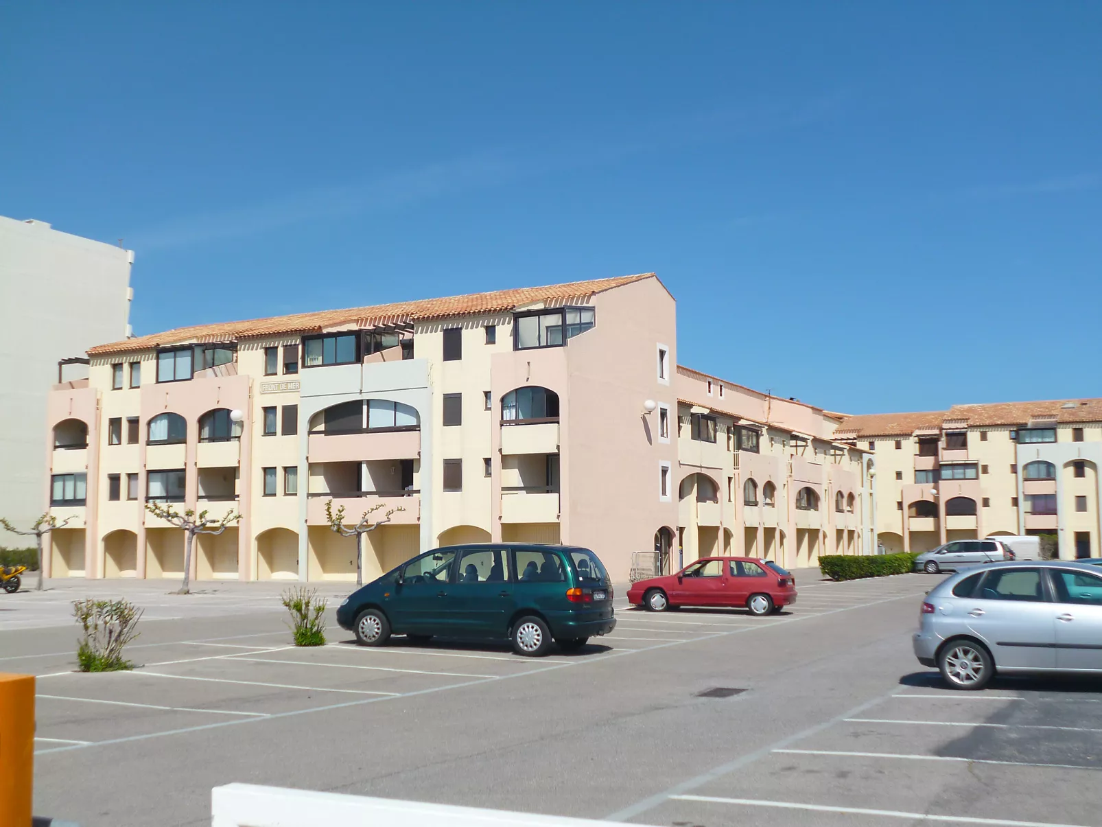 Front de Mer-Outside
