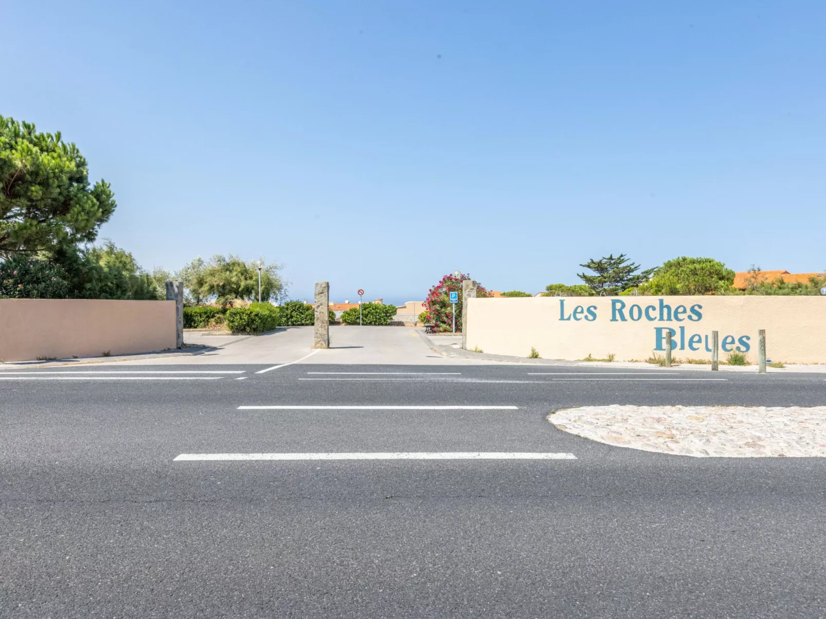 Les Roches Bleues-Outside
