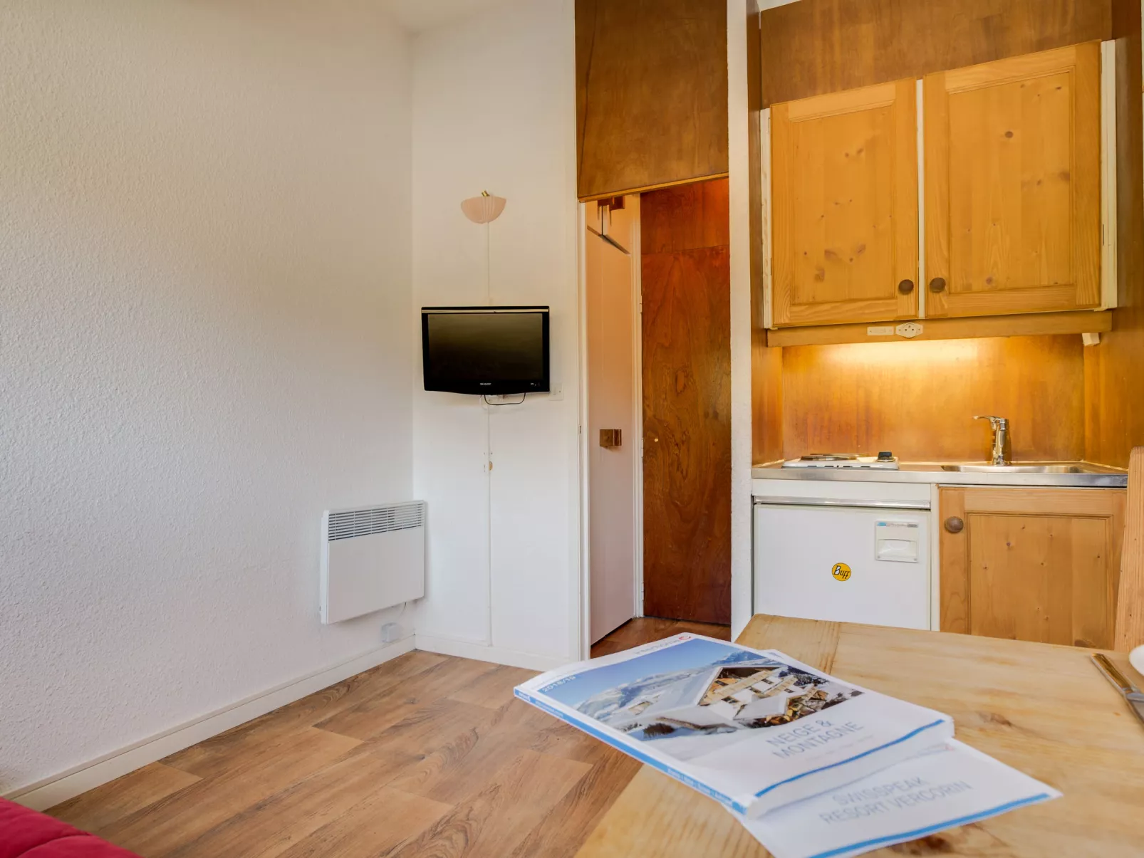Brelins Les Combes 942-Inside