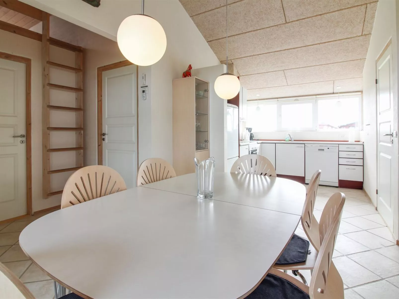"Edwin" - 400m from the sea-Inside