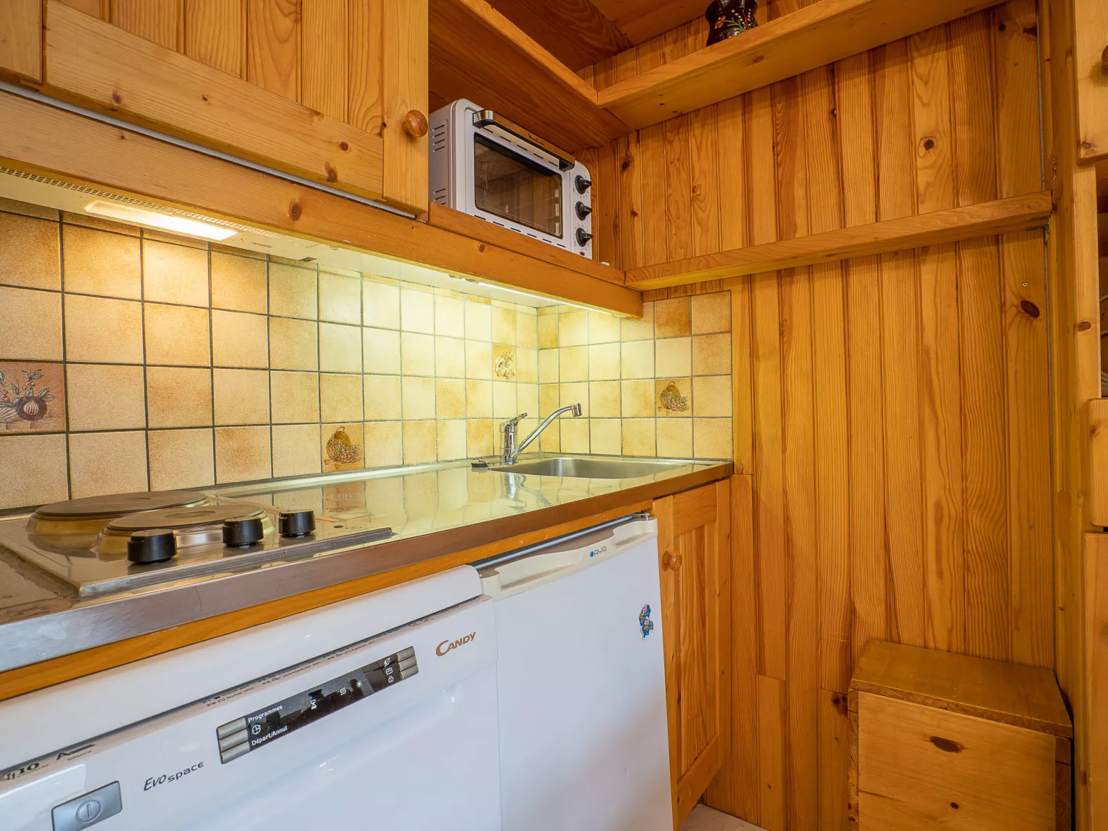 Brelin Evons 409-Drinnen
