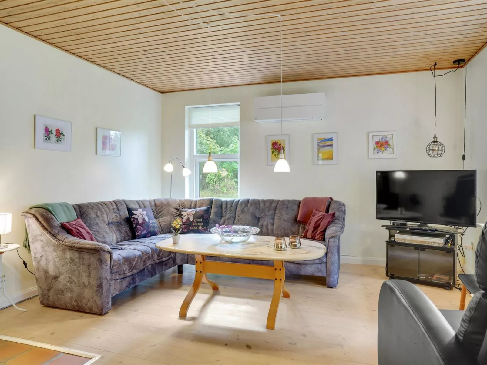 "Maksimilian" - 1.5km from the sea-Inside