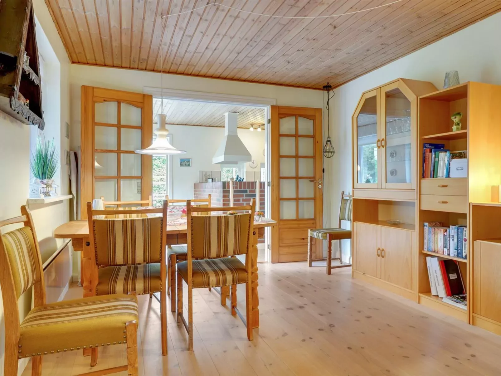 "Maksimilian" - 1.5km from the sea-Inside
