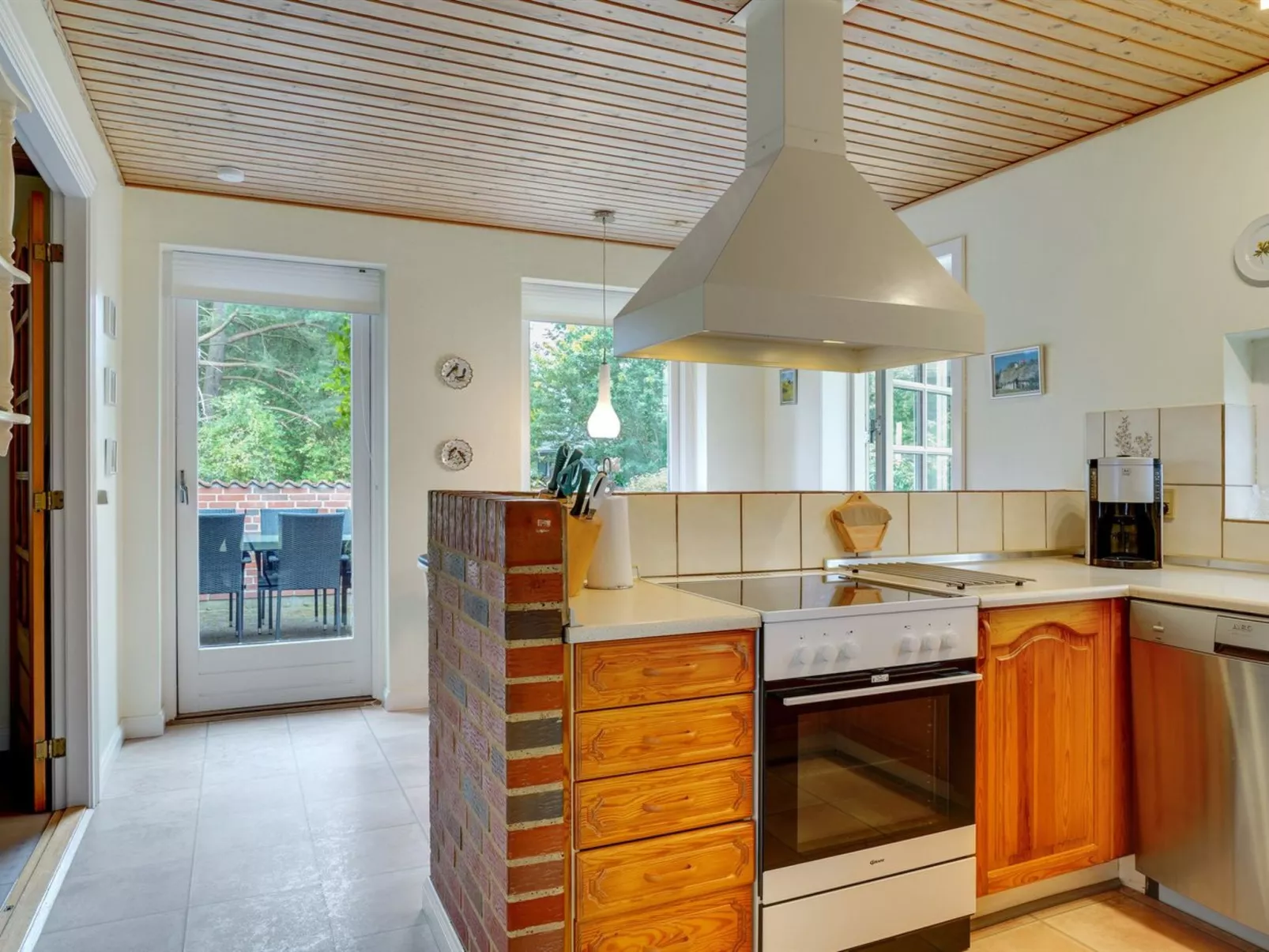 "Maksimilian" - 1.5km from the sea-Inside