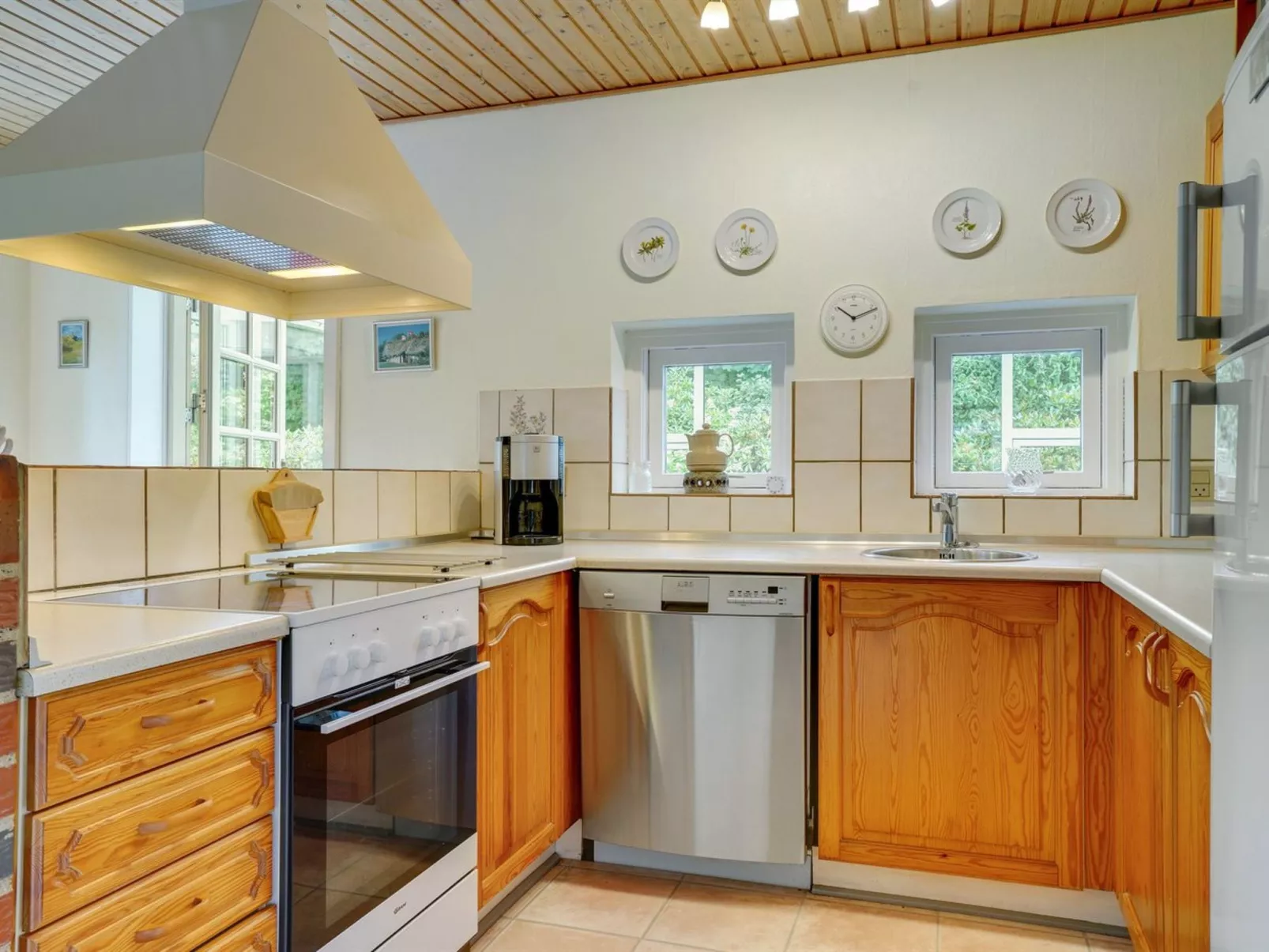 "Maksimilian" - 1.5km from the sea-Inside